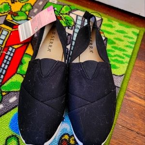 NWT Serra shoes sz 10